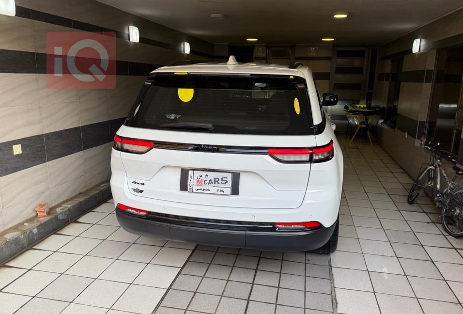 جیپ گراند شیرۆکی